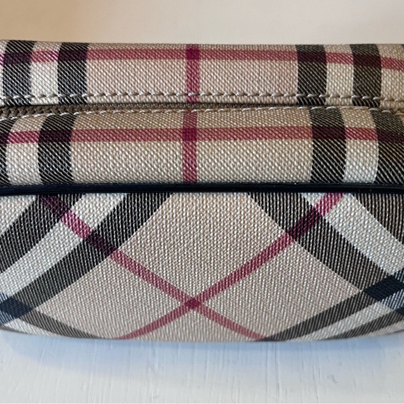 Burberry Nova Check cosmetic bag and/or vanity case. - Picture 3 of 16
